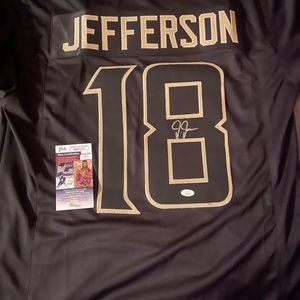 Autographed Justin Jefferson Vikings jersey w/ certificate